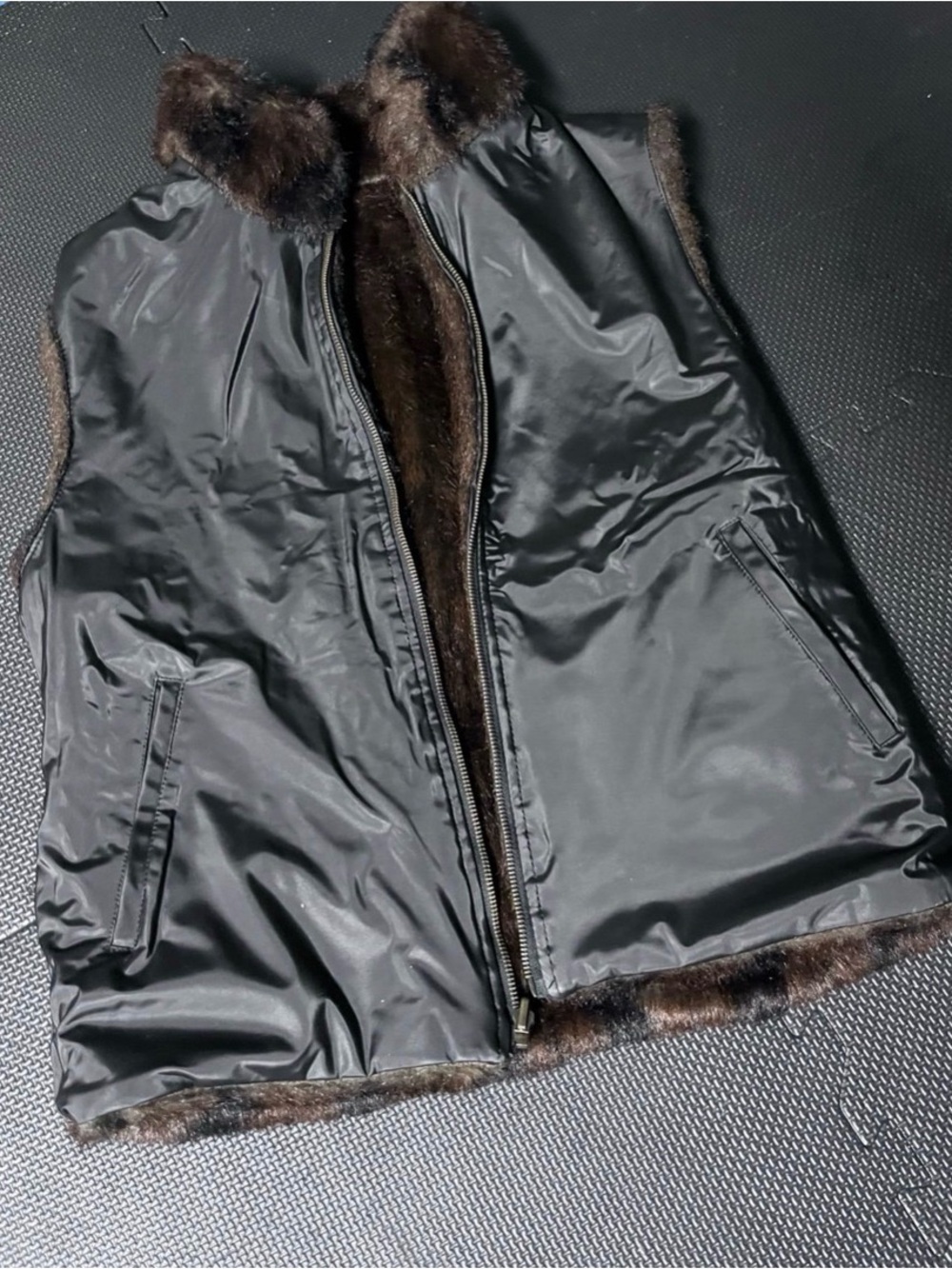 Unisex Dark Brown Faux Fur Reversible Vest - Stylish Layering Piece. Size M - Picture 5 of 8